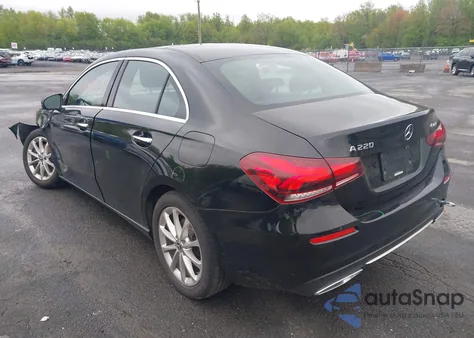 2020 Mercedes-Benz A 220 4Matic z USA, uszkodzony, nr VIN WDD3G4FB3LW040170